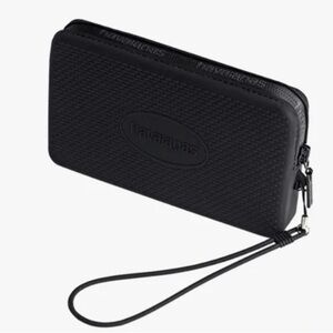 🆕 Havaianas Black Textured Wristlet! 💥